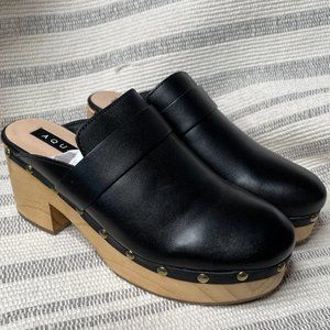 AQUA soho women's leather platform clogs 9.5